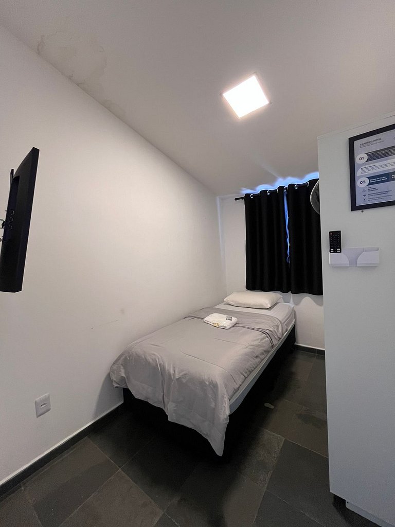 Quarto Individual 143