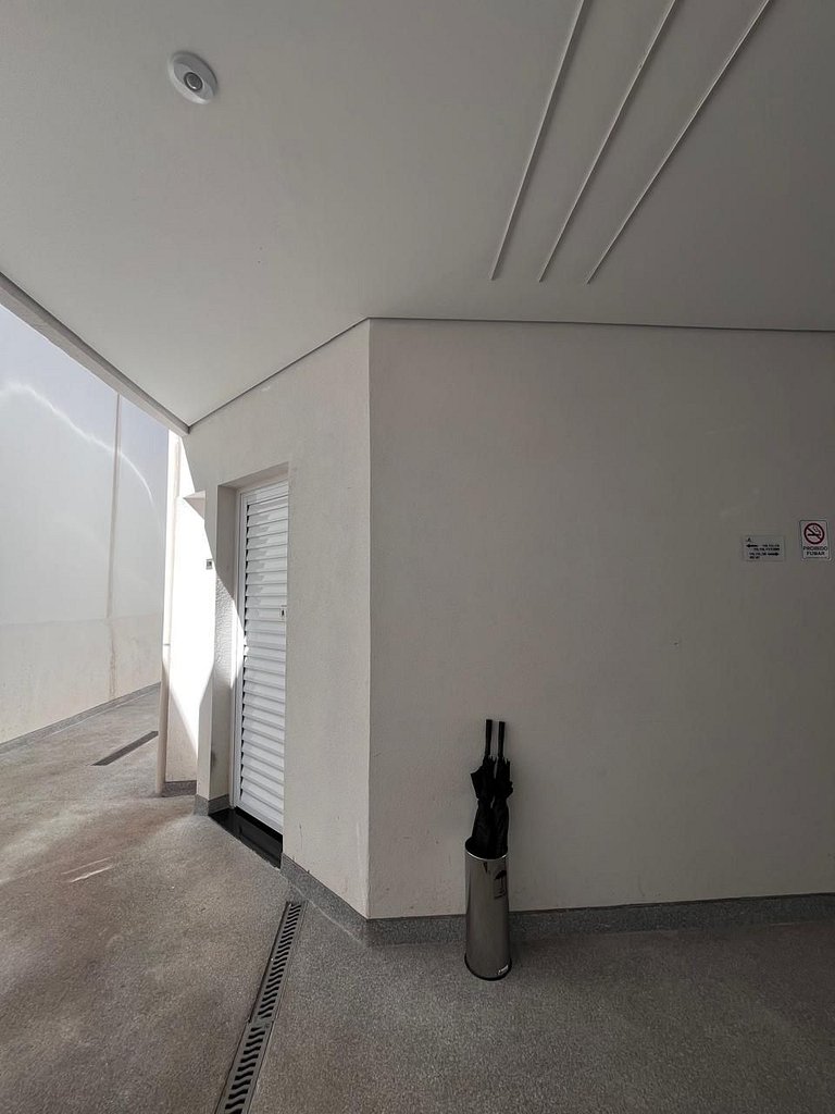 Suíte 111 — Espaçosa com Banheiro Privativo, Wi-Fi