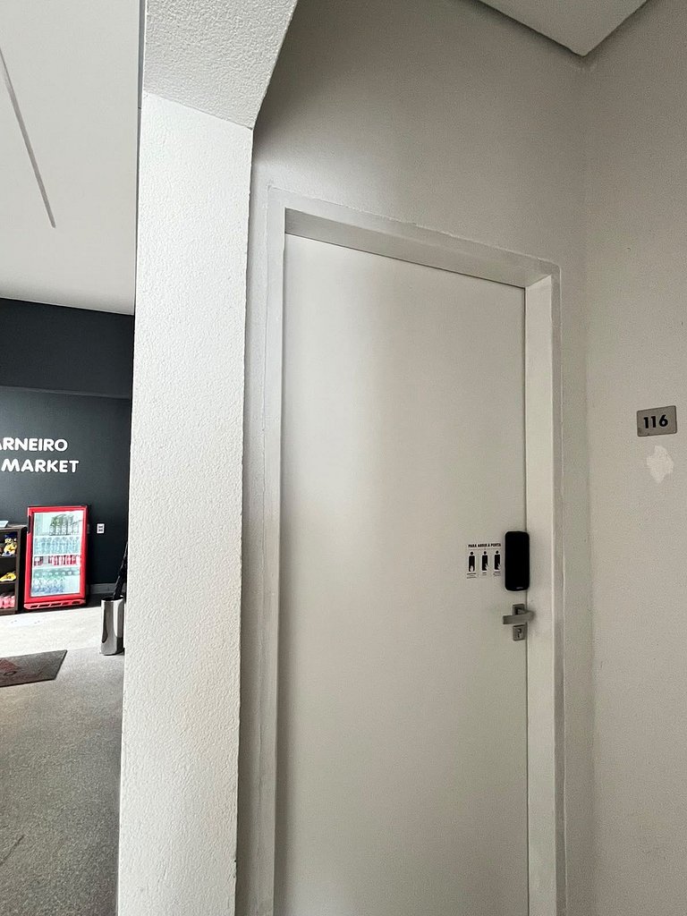 Suíte 116 — Espaçosa com Banheiro Privativo, Wi-Fi