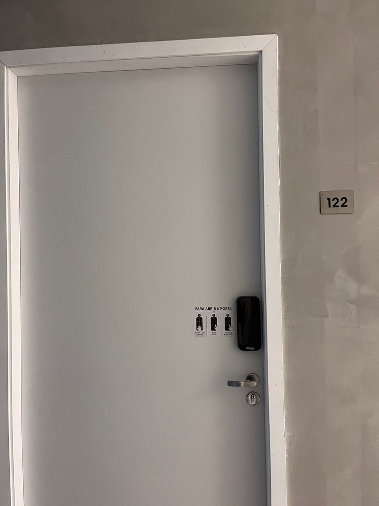 Suíte 122 — Espaçosa com Banheiro Privativo, Wi-Fi