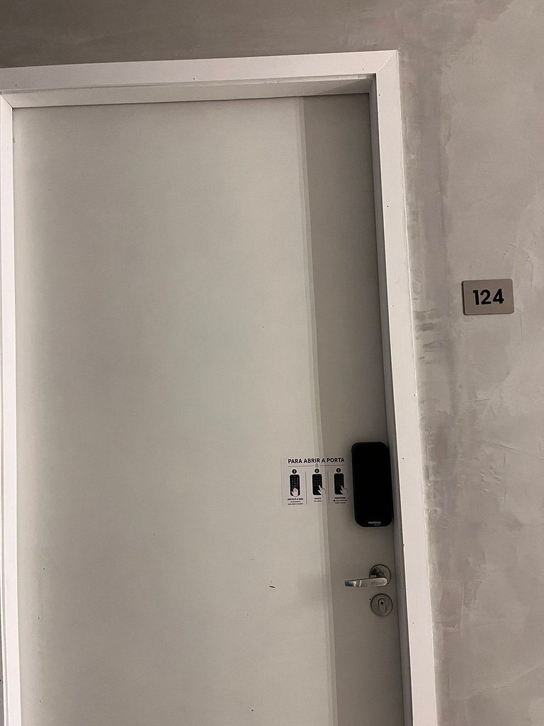 Suíte 124 — Espaçosa com Banheiro Privativo, Wi-Fi