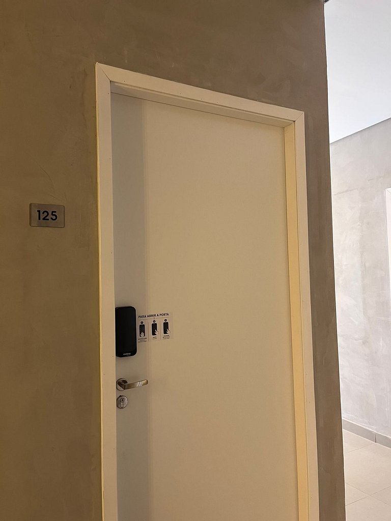 Suíte 125 — Espaçosa com Banheiro Privativo, Wi-Fi