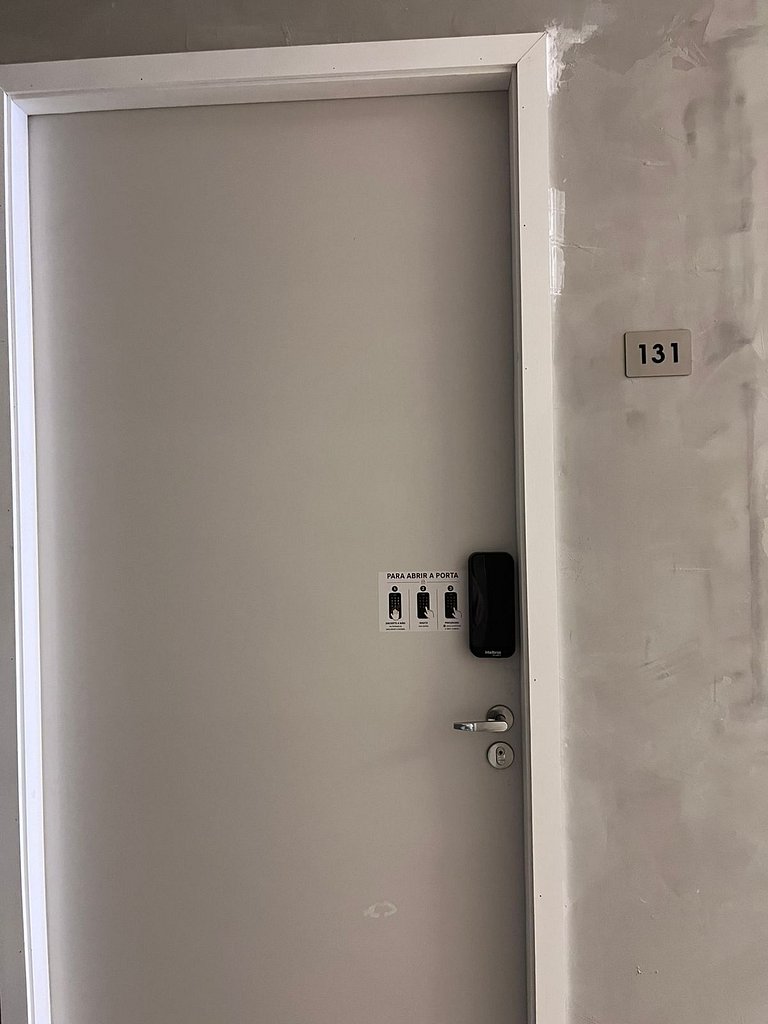 Suíte 131 — Espaçosa com Banheiro Privativo, Wi-Fi