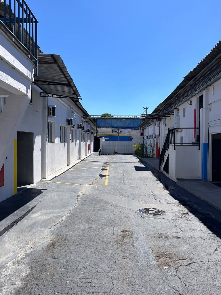 Suíte 128 — Espaçosa com Banheiro Privativo, Wi-Fi